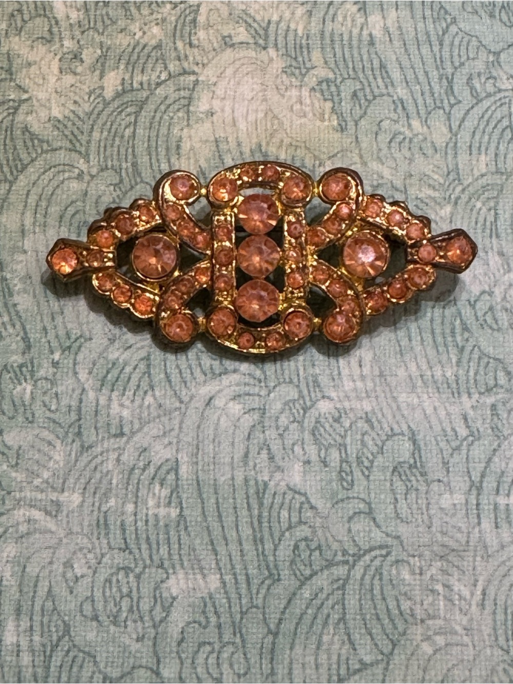 VINTAGE GOLD TONE AND RHINESTONES BROOCH